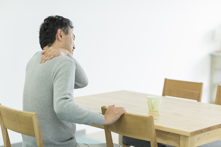 肩・肩甲骨周辺の違和感や痛みでお悩みの方へ
