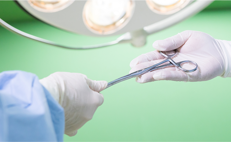 仕事も家事もすぐ再開できる'縫わない' 2mm切開ばね指日帰り手術